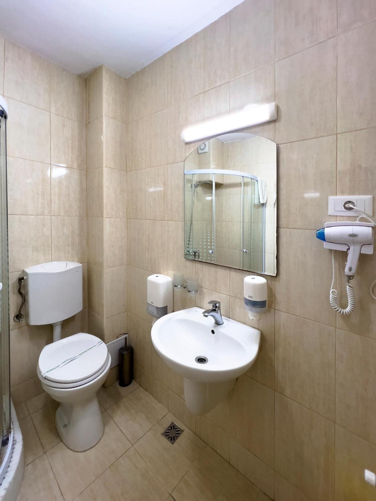 Pensiunea Ewe Caciulata Bagian luar foto